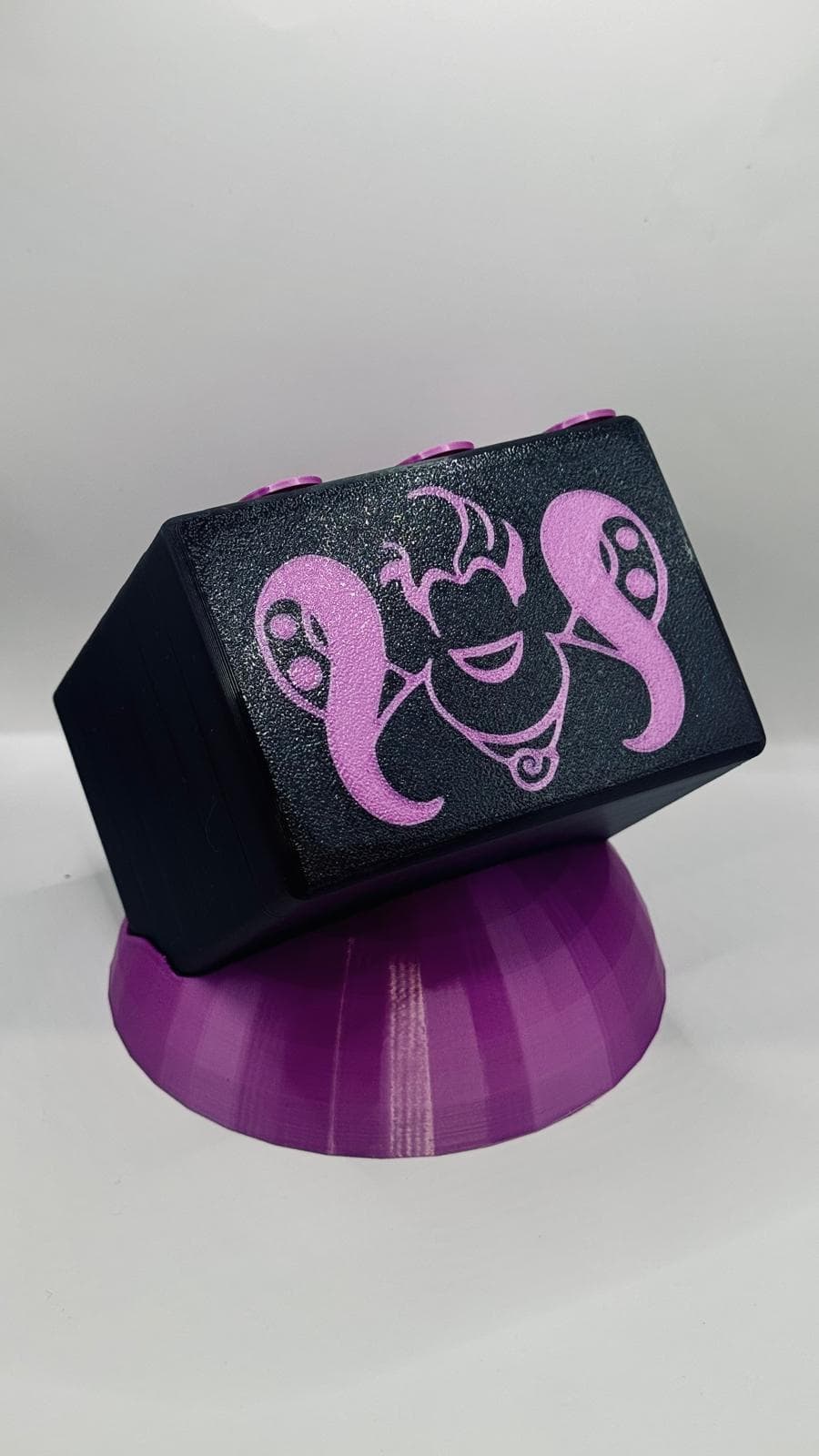 Ursula numbered markers holder